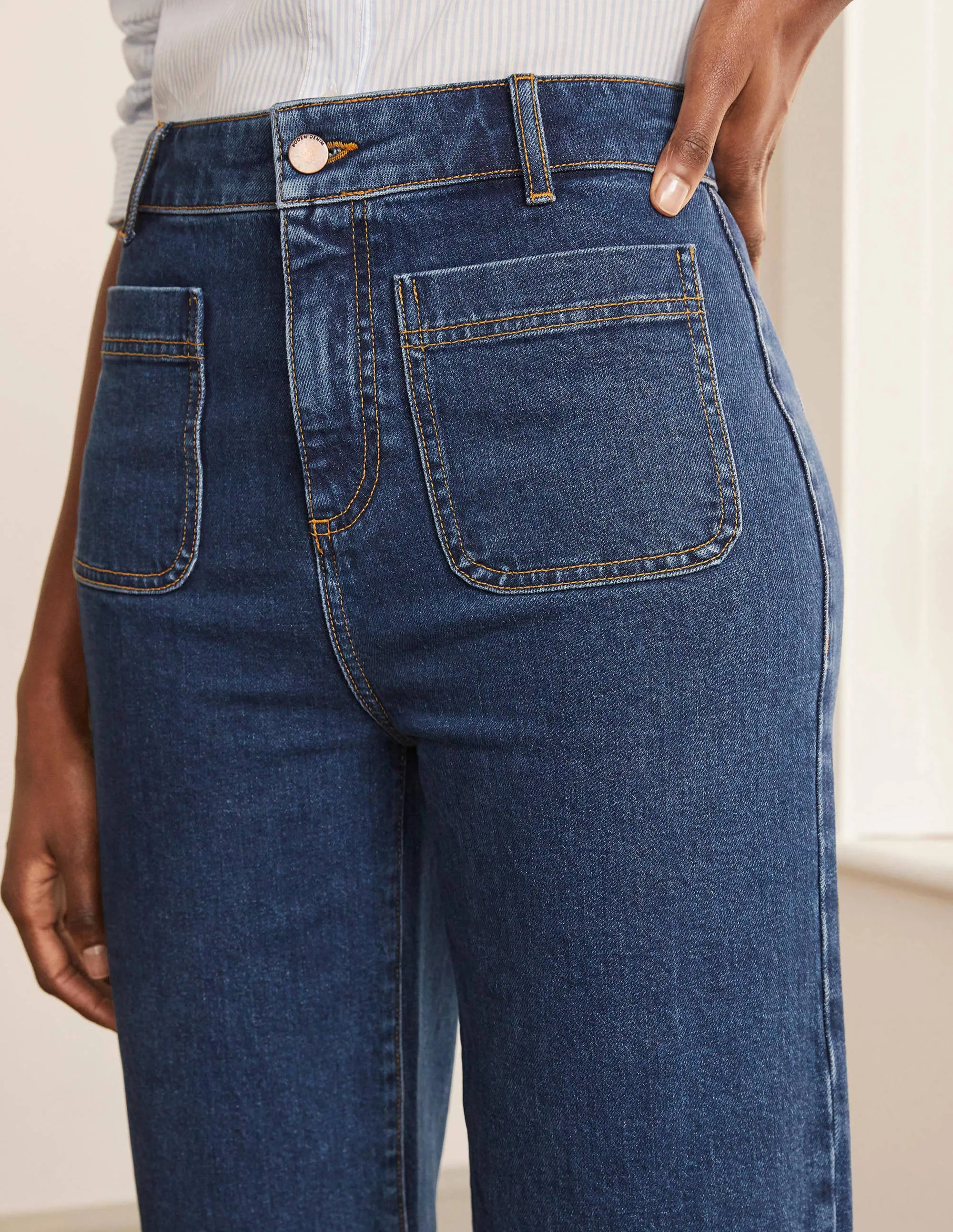 Patch Pocket Wide Leg Jeans-Mid Vintage
